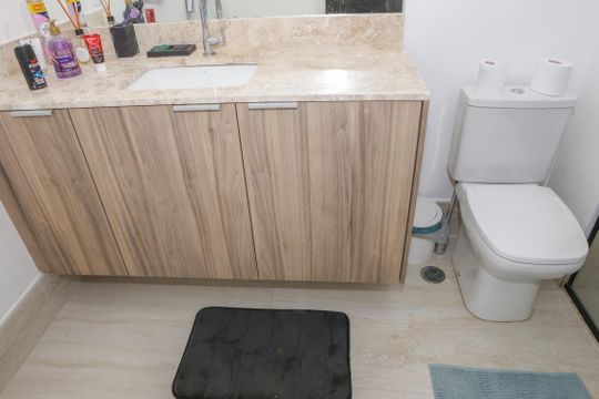 Banheiro de kitnet/studio para alugar com 1 quarto, 27m² em Perdizes, São Paulo