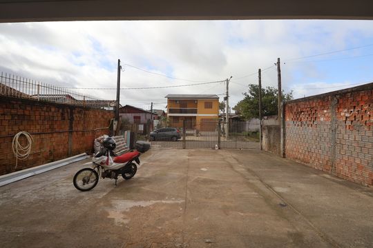 Área externa de casa à venda com 2 quartos, 80m² em Harmonia, Canoas
