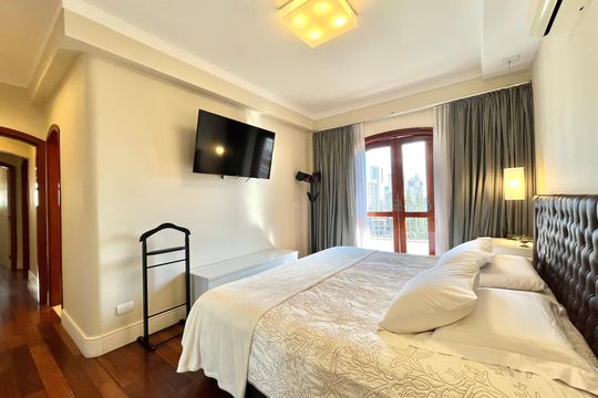 Suíte de apartamento à venda com 3 quartos, 225m² em Vila Clementino, São Paulo