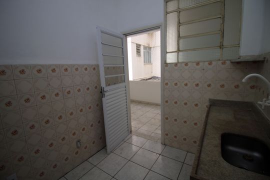 Cozinha de apartamento para alugar com 2 quartos, 70m² em Bonsucesso, Rio de Janeiro