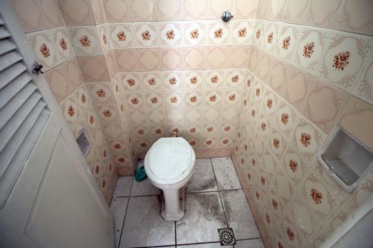 Banheiro de serviço de apartamento para alugar com 2 quartos, 70m² em Bonsucesso, Rio de Janeiro