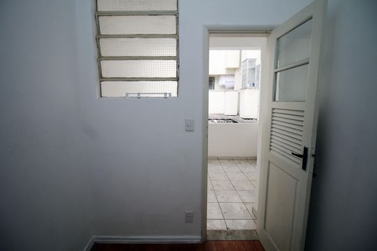 Quarto de Serviço de apartamento para alugar com 2 quartos, 70m² em Bonsucesso, Rio de Janeiro
