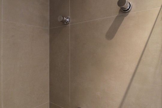 Banheiro de kitnet/studio à venda com 1 quarto, 27m² em Moema, São Paulo