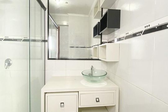 Banheiro de apartamento à venda com 1 quarto, 43m² em Centro, Novo Hamburgo
