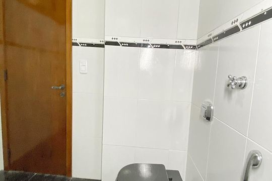 Banheiro de apartamento à venda com 1 quarto, 43m² em Centro, Novo Hamburgo