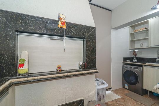 Cozinha 2  de apartamento à venda com 4 quartos, 228m² em Jardim Itu, Porto Alegre