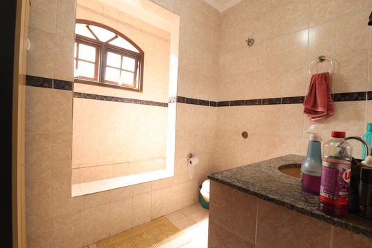 Casa 01 - Banheiro 1 de casa à venda com 2 quartos, 177m² em Jardim Progresso, Santo André