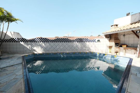 Piscina de casa à venda com 4 quartos, 250m² em Vila Rio Branco, São Paulo