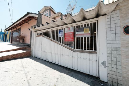 Fachada de casa à venda com 4 quartos, 250m² em Vila Rio Branco, São Paulo