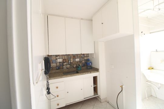 Cozinha de apartamento para alugar com 3 quartos, 67m² em Jardim Taquaral, São Paulo