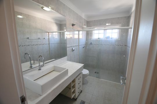 Banheiro Social de casa à venda com 3 quartos, 270m² em Bosque de Barão Geraldo, Campinas