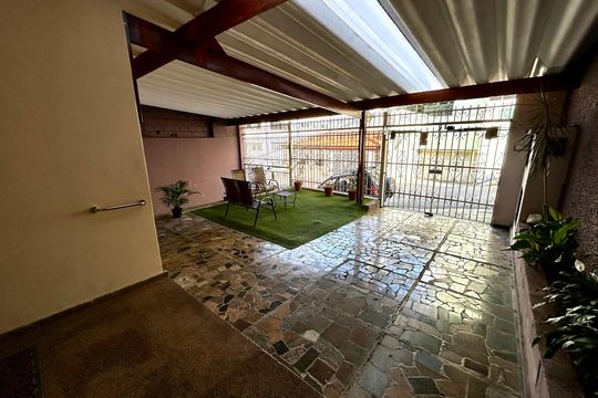 Garagem de casa para alugar com 6 quartos, 500m² em Gopouva, Guarulhos