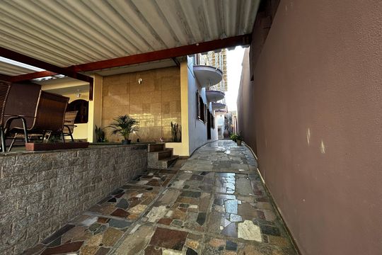 Garagem de casa para alugar com 6 quartos, 500m² em Gopouva, Guarulhos