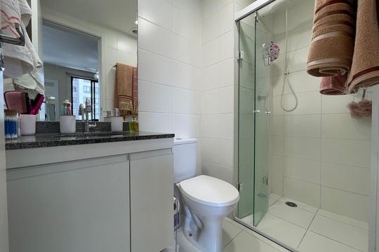 Banheiro de kitnet/studio para alugar com 1 quarto, 24m² em Butantã, São Paulo