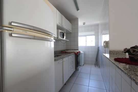 Cozinha de apartamento para alugar com 2 quartos, 50m² em Vila Antonieta, São Paulo