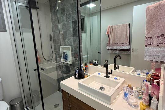 Banheiro 1 de apartamento para alugar com 2 quartos, 110m² em Cambuí, Campinas