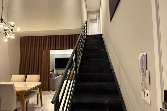 Escada de apartamento para alugar com 2 quartos, 110m² em Cambuí, Campinas