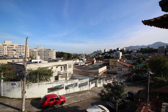 Vista de casa à venda com 3 quartos, 135m² em Taquara, Rio de Janeiro