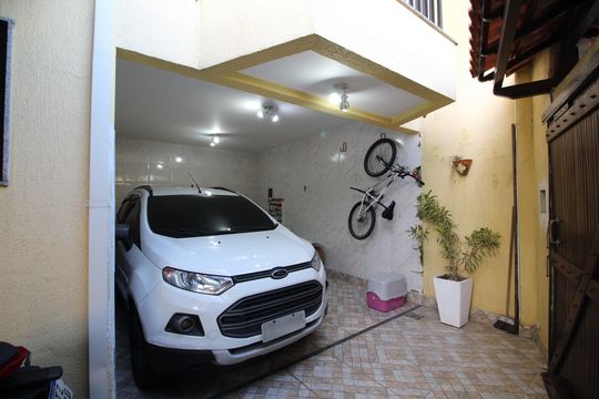 Garagem de casa à venda com 3 quartos, 135m² em Taquara, Rio de Janeiro