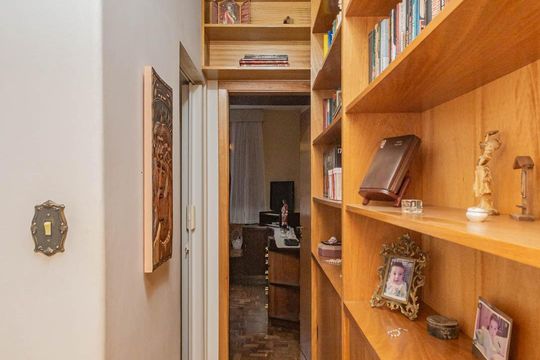 Corredor de casa à venda com 2 quartos, 117m² em Vila Gumercindo, São Paulo