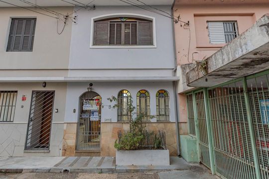 Fachada de casa à venda com 2 quartos, 117m² em Vila Gumercindo, São Paulo