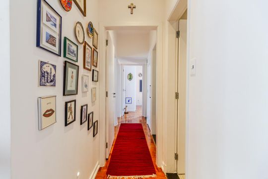 Corredor de apartamento para alugar com 3 quartos, 130m² em Vila Mariana, São Paulo