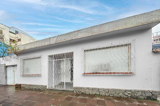 Fachada de casa para alugar com 2 quartos, 74m² em Centro, São Leopoldo