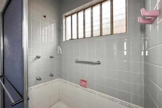 Banheiro Social de casa para alugar com 2 quartos, 74m² em Centro, São Leopoldo