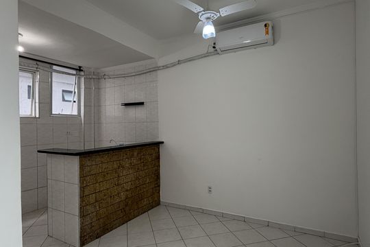 Sala/Cozinha de apartamento para alugar com 1 quarto, 46m² em Pompéia, Santos