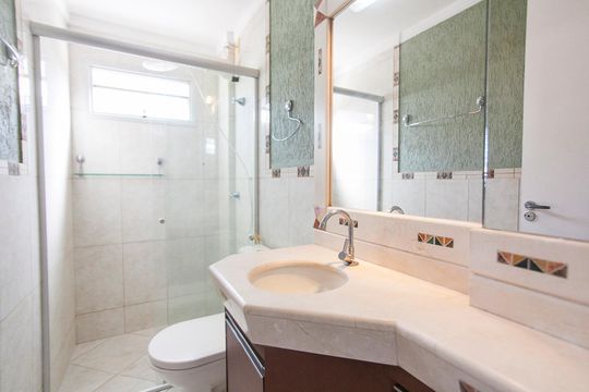 Banheiro Social de apartamento para alugar com 3 quartos, 74m² em Tubalina, Uberlândia