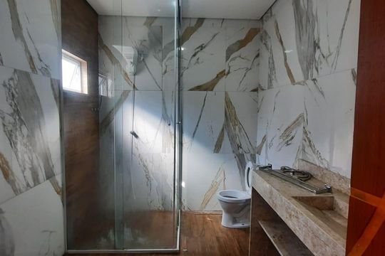 Banheiro 1 de casa para alugar com 3 quartos, 140m² em Penha de França, São Paulo