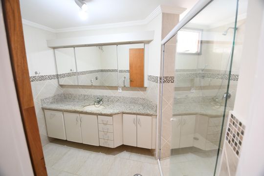 Banheiro Suíte de apartamento à venda com 3 quartos, 150m² em Centro, Campinas