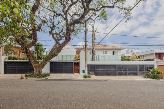 Fachada de casa à venda com 5 quartos, 700m² em Boaçava, São Paulo