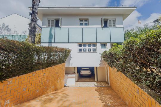 Garagem de casa à venda com 5 quartos, 700m² em Boaçava, São Paulo