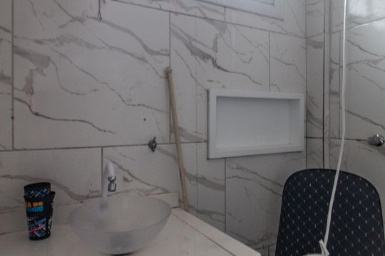 Banheiro da Suíte de casa à venda com 4 quartos, 300m² em Menino Deus, Porto Alegre