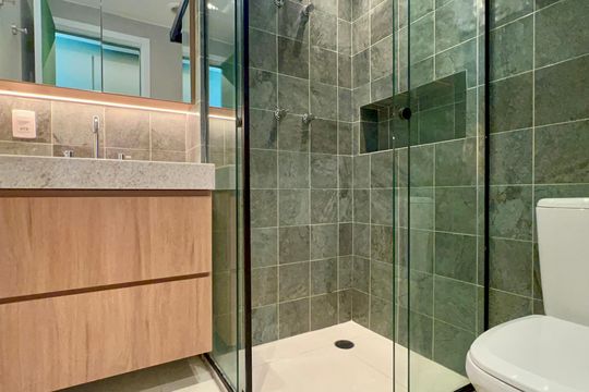 Banheiro de kitnet/studio à venda com 1 quarto, 37m² em Pinheiros, São Paulo