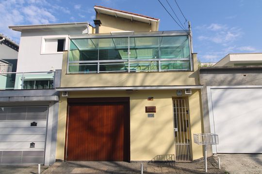 Fachada de casa à venda com 3 quartos, 186m² em Vila Anhanguera, São Paulo