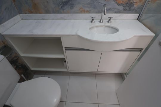 Banheiro da Suíte de apartamento para alugar com 2 quartos, 76m² em Marechal Rondon, Canoas
