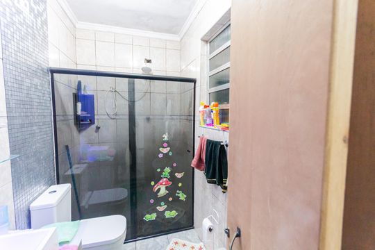 Banheiro Social de casa à venda com 2 quartos, 170m² em Bangú, Santo André