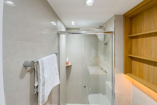 Banheiro de kitnet/studio à venda com 1 quarto, 25m² em Vila Mariana, São Paulo