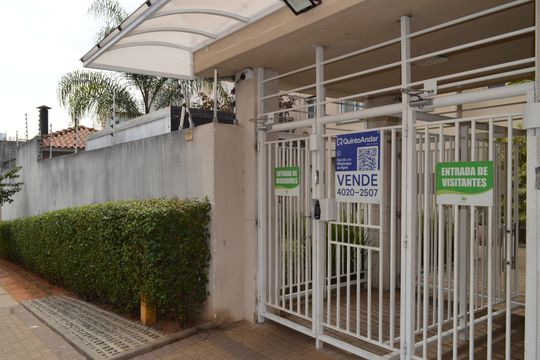 Fachada + Plaquinha de apartamento à venda com 2 quartos, 41m² em Cambuci, São Paulo