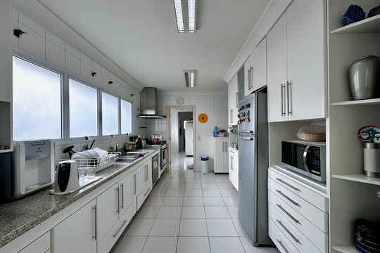Cozinha de apartamento à venda com 4 quartos, 323m² em Parque Colonial, São Paulo