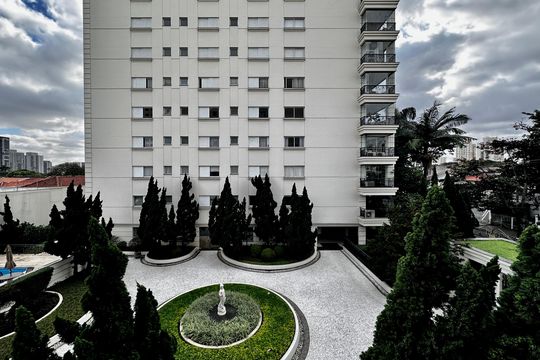 Vista Suíte 1 de apartamento à venda com 4 quartos, 323m² em Parque Colonial, São Paulo