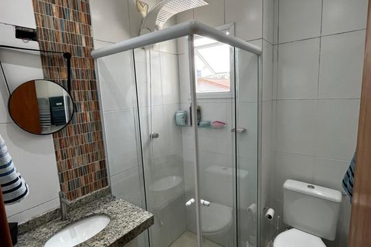 Banheiro de apartamento à venda com 2 quartos, 56m² em Vila Amabile Pezzolo, Santo André