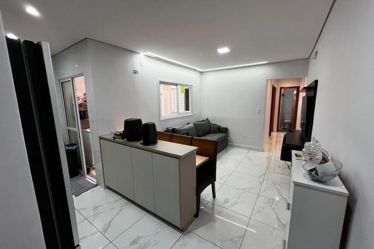 Sala de apartamento à venda com 2 quartos, 56m² em Vila Amabile Pezzolo, Santo André