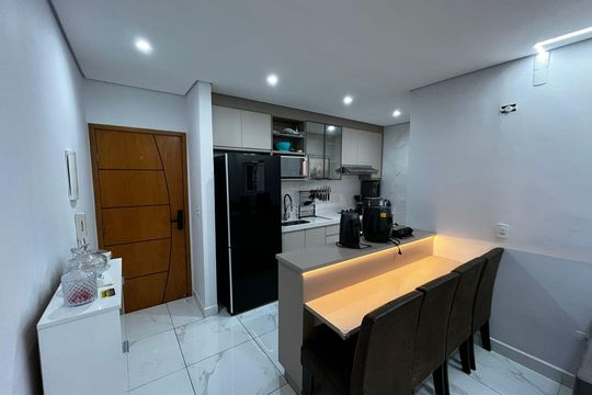 Sala de apartamento à venda com 2 quartos, 56m² em Vila Amabile Pezzolo, Santo André