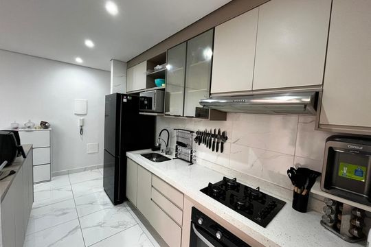 Cozinha de apartamento à venda com 2 quartos, 56m² em Vila Amabile Pezzolo, Santo André
