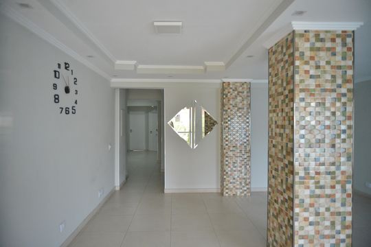 Hall de entrada de apartamento à venda com 3 quartos, 70m² em Vila Bela Vista, Santo André