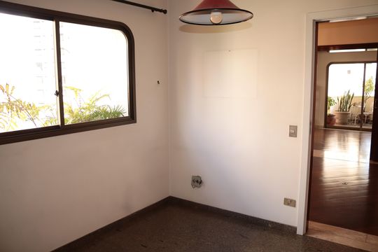 Quarto de Serviço de apartamento à venda com 4 quartos, 300m² em Higienópolis, São Paulo