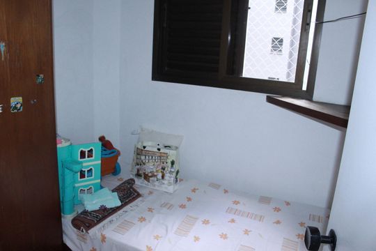 Quarto de serviço de apartamento para alugar com 2 quartos, 240m² em Higienópolis, São Paulo